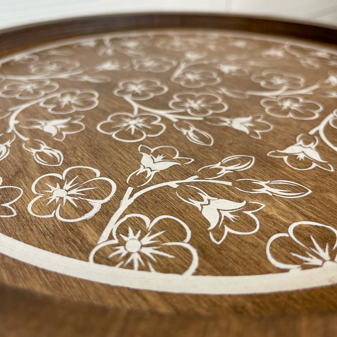 rustic wood riser with white flowered design