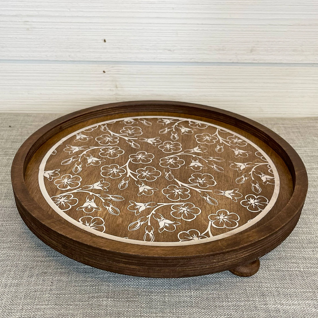 rustic wood riser with white flowered design