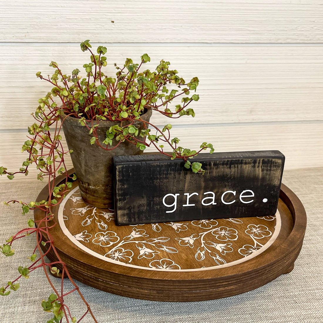 rustic wood riser with white flowered design