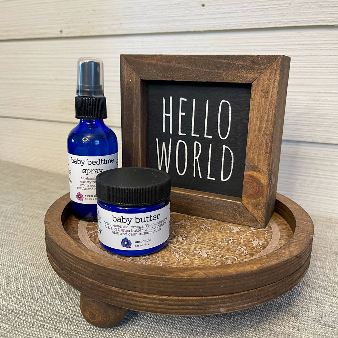 rustic wood riser with white flowered design